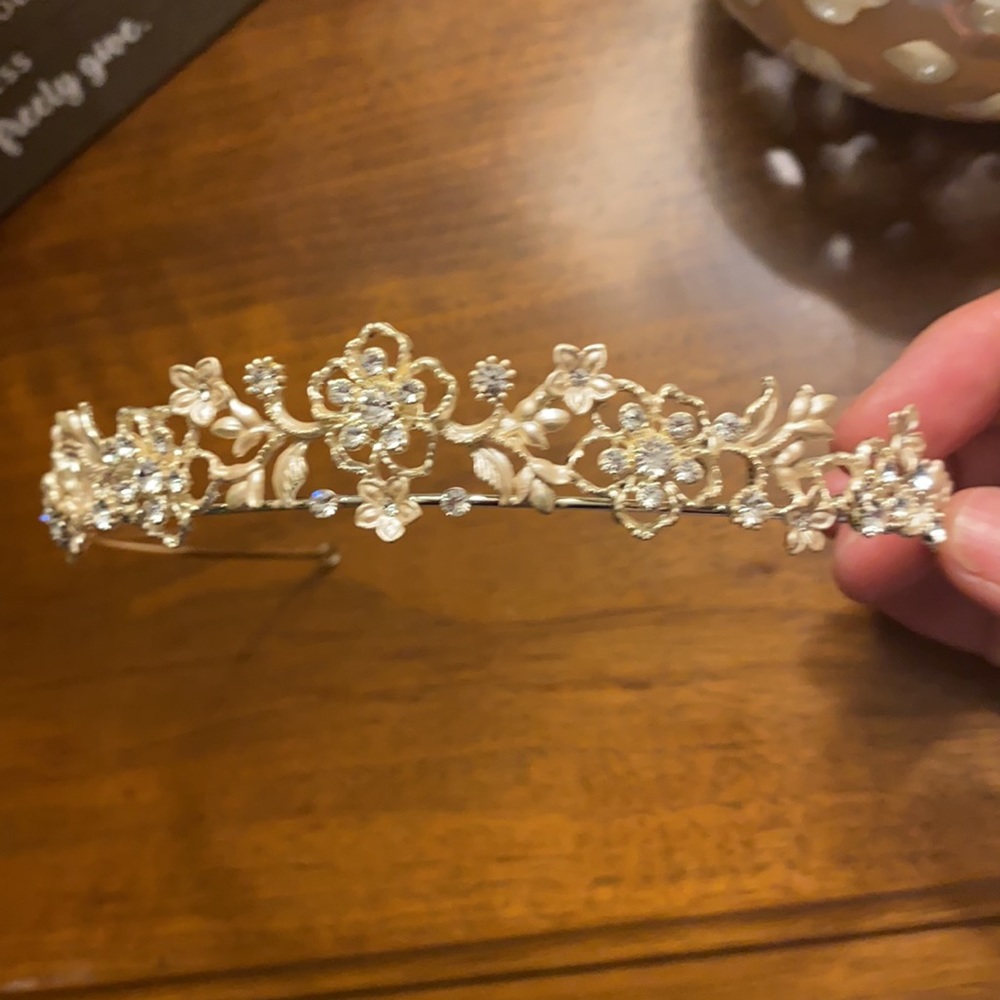 Brushed gold tiara